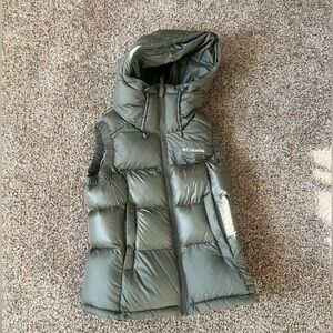 Columbia women’s pike lake vest - never worn - size xs - olive green